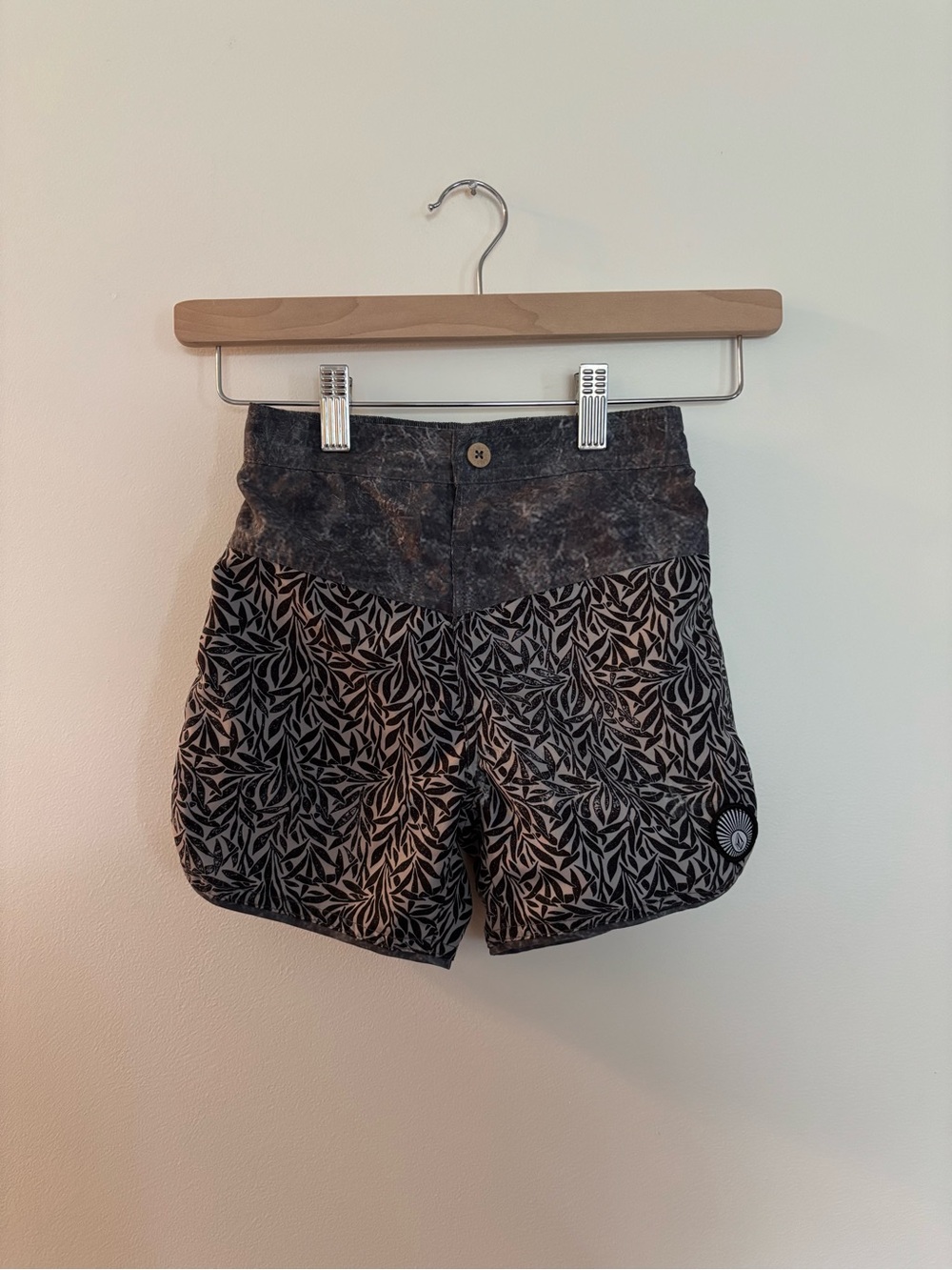 Volcom Black Leaf-Print Kids Shorts Size 7